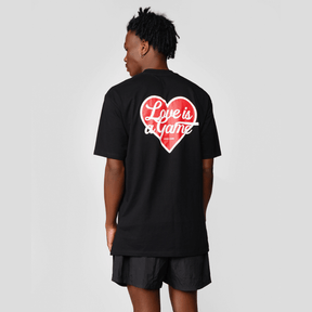 Camiseta Love Is A Game Modelo Streetwear